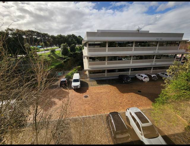 222M² OFFICE TO LET IN PINELANDS